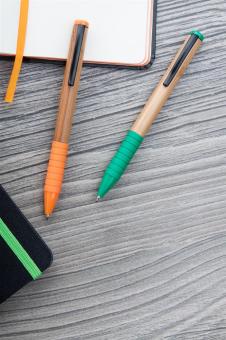 Bripp Kugelschreiber aus Bambus Natur orange