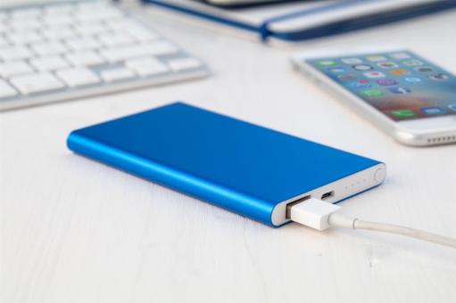 FlatFour Powerbank Blau